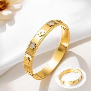 18K Gold Plated Clover Charm Bangle – Pearl White Accents | Waterproof